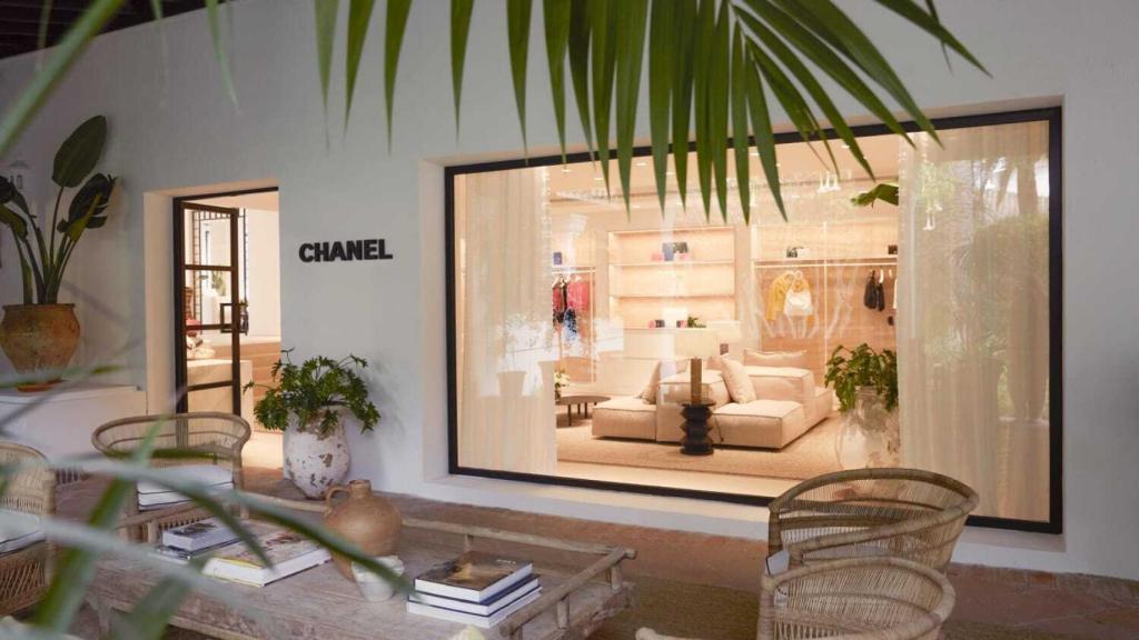 Terraza de la tienda de Chanel en Marbella.