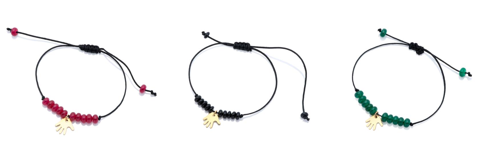 Imagen detalle de las pulseras. Tendrán un precio de venta de 34 euros y todos los beneficios se destinarán para conseguir una mano a Anita.