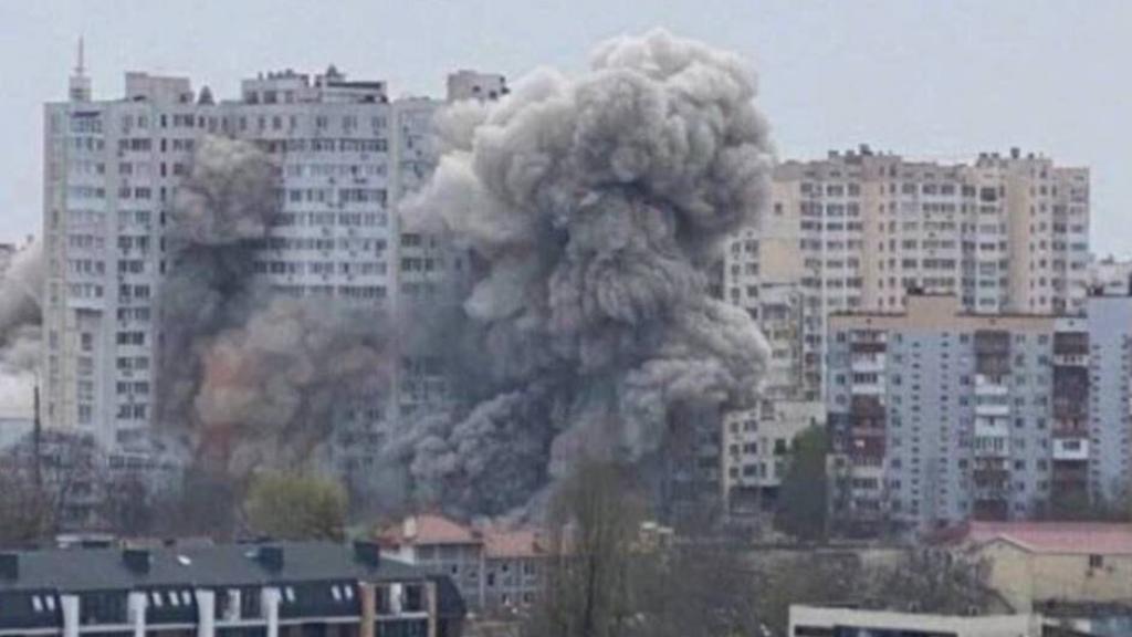 Cuatro misiles rusos impactaron contra Odesa este sábado.