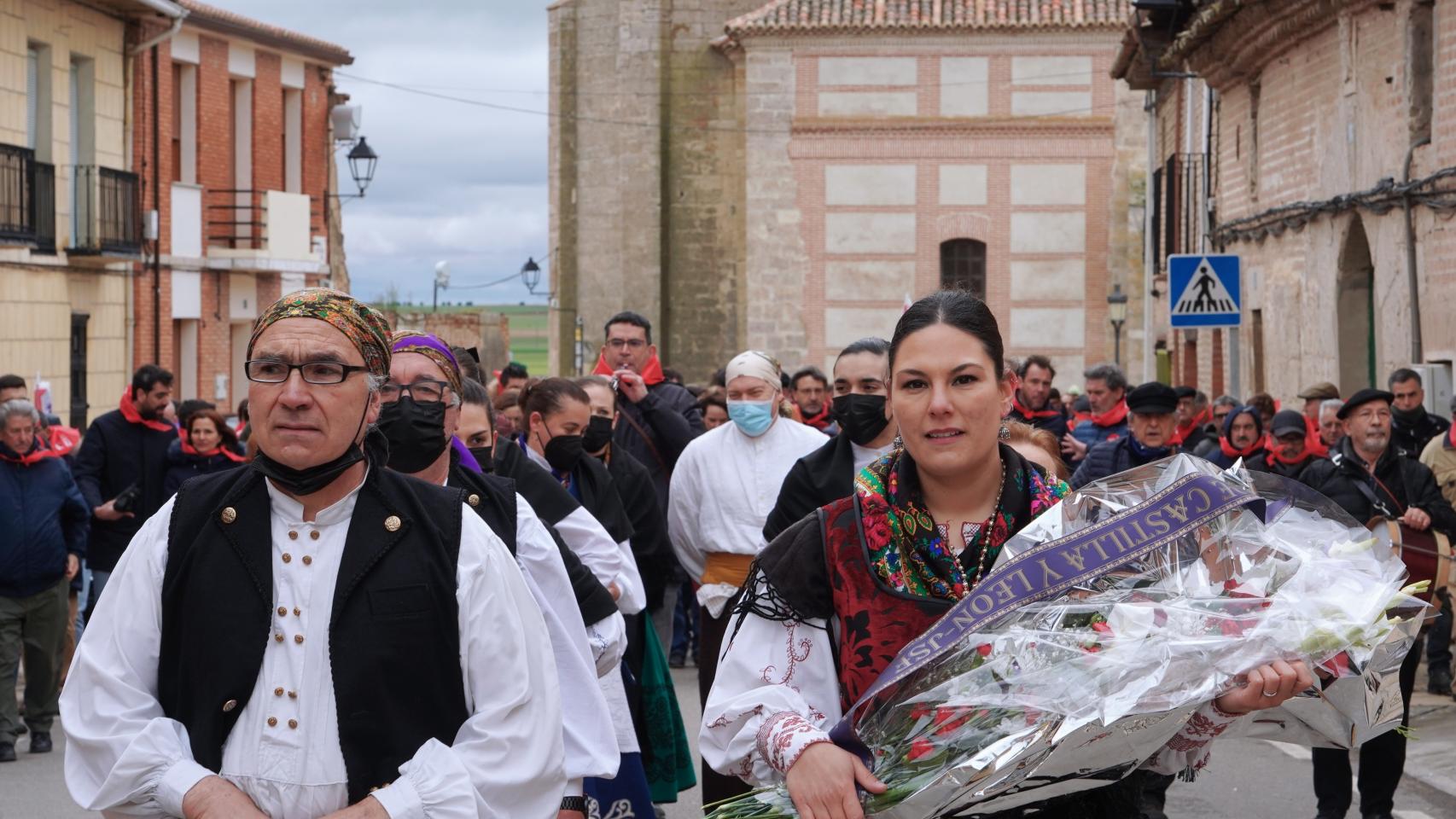 Ofrenda floral en el día de la Comunidad en Villalar