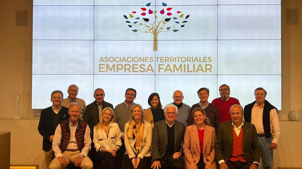 Foto de familia de la reunión de Empresa Familiar