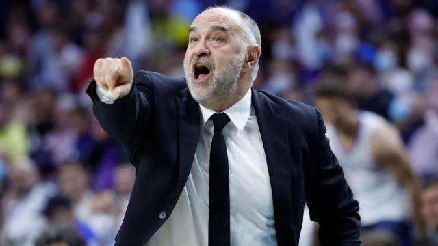 Pablo Laso dando órdenes a sus jugadores