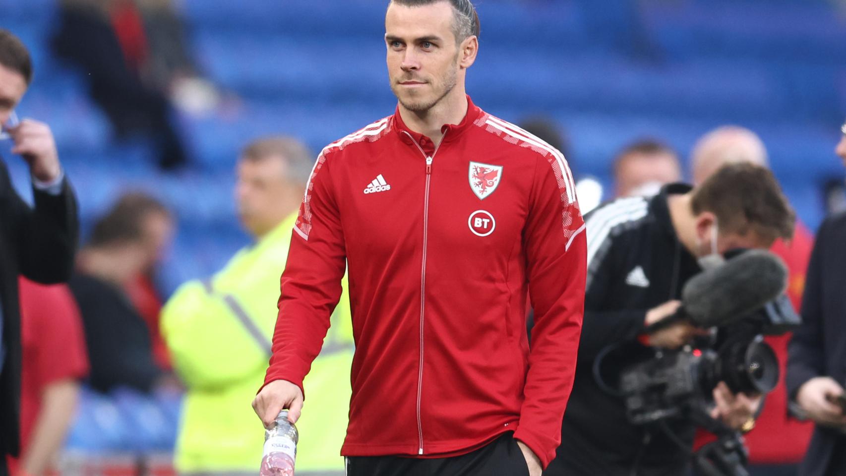Gareth Bale durante una concentración con Gales