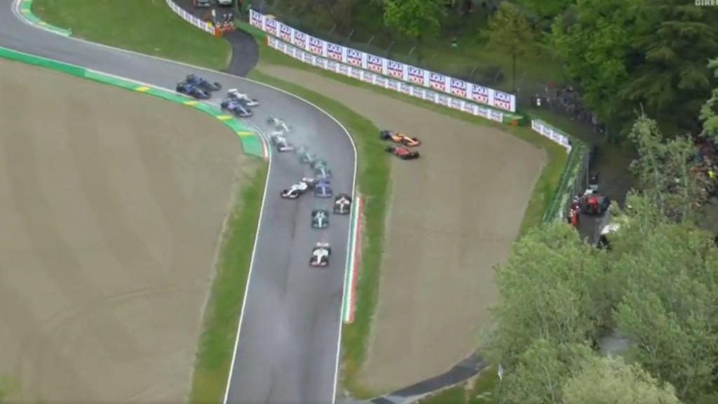 Carlos Sainz, fuera del Gran Premio de Emilia Romagna por el toque con Daniel Ricciardo