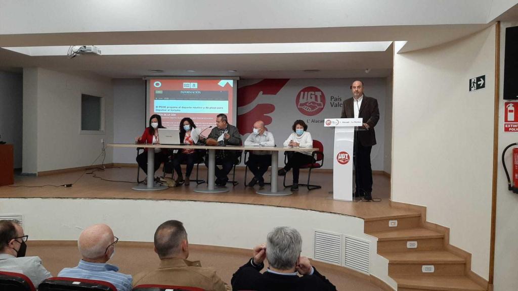 Miguel Millana, durante una de sus intervenciones en la sede de UGT de Alicante.