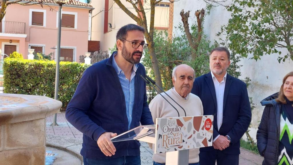Sergio Gutiérrez, secretario de Organización del PSOE de Castilla-La Mancha, este lunes en Chillarón (Cuenca).