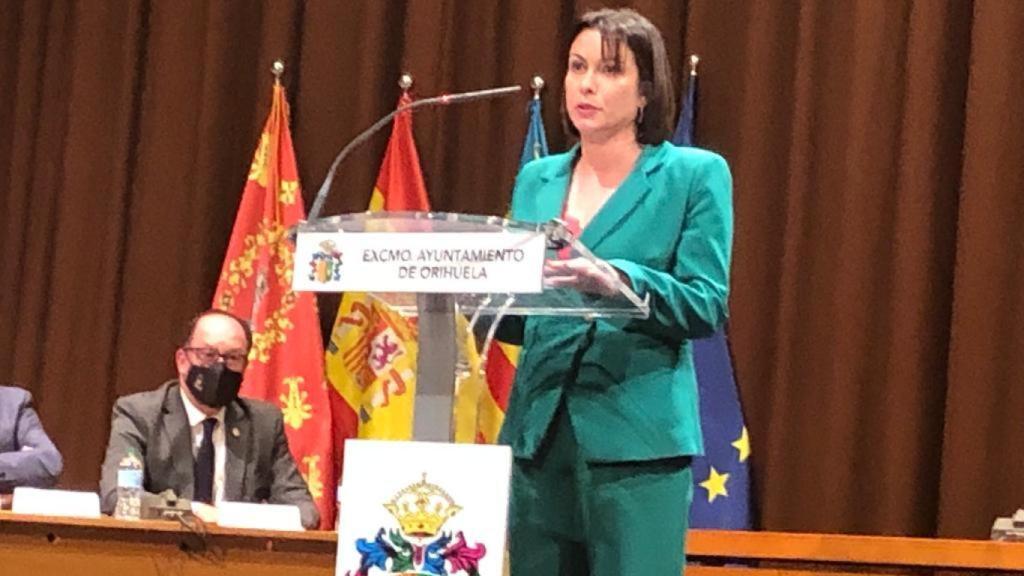 Carolina Gracia, en el momento en el que es investida alcaldesa de Orihuela.