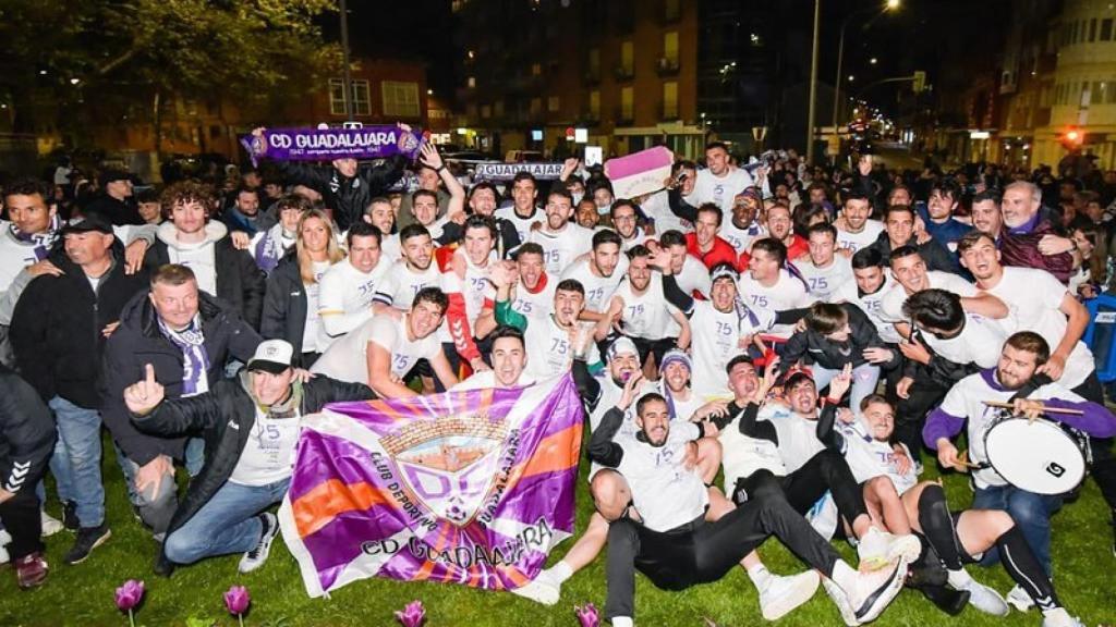 Celebración del ascenso tras vencer al Tarancón.