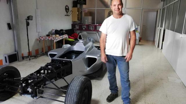 El monoplaza, que funciona perfectamente, es como el MP422 con el que Alonso se estrenó con la escudería inglesa.