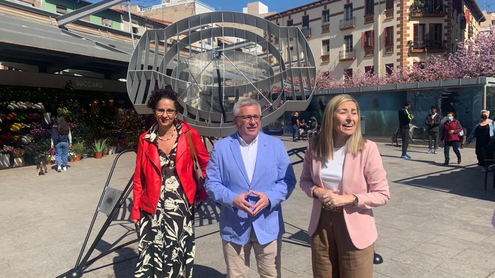 Un momento de la presentación de la antena, en el Mercado Central de Alicante, este lunes.