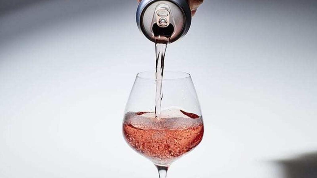 Llega la revolución de los vinos envasados en lata a la DO La Mancha