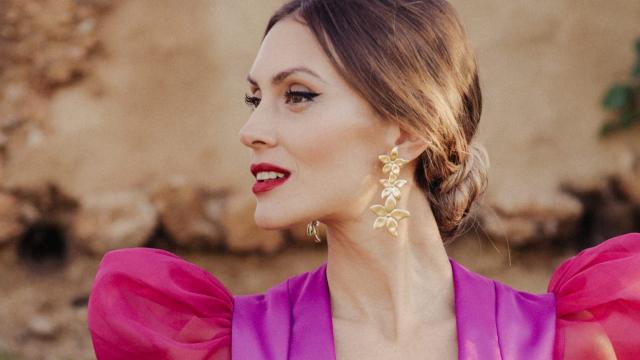 Modelo con joyas de Petrïta.