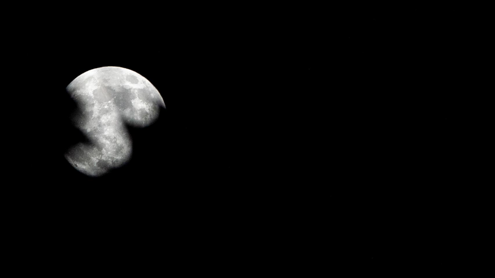 Luna de Pascua o luna rosa fotografiada por los lectores