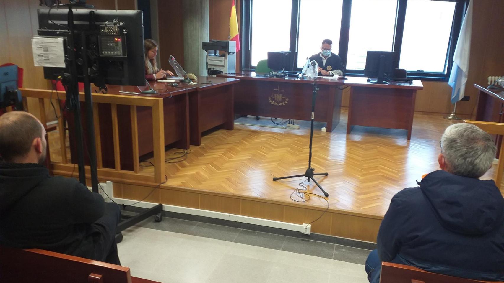 Juicio rápido en Vigo contra un acusado de un delito leve de amenazas por increpar a un profesor que no permitió la entrada de su hija al colegio por no llevar mascarilla.
