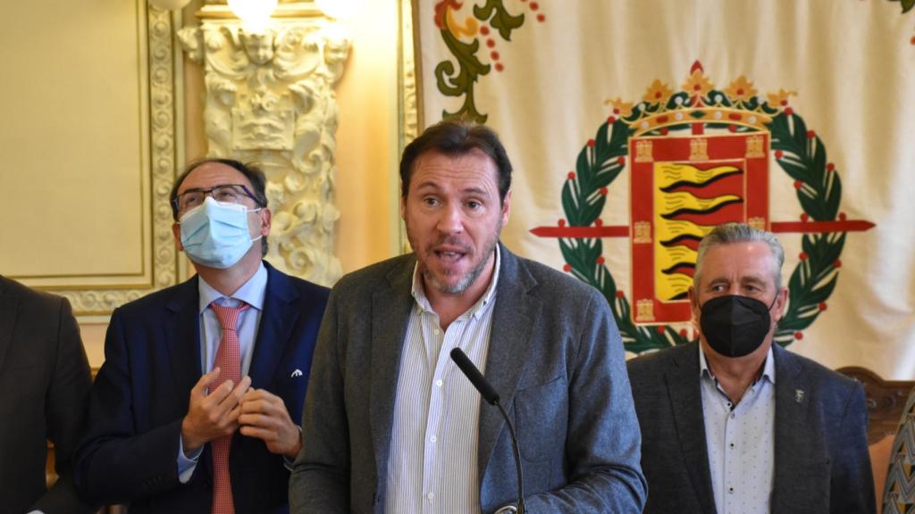 Intervención de Óscar Puente este martes en las jornadas ferroviarias para hablar sobre el corredor de cercanías que unirá Valladolid, Palencia y Medina del Campo.