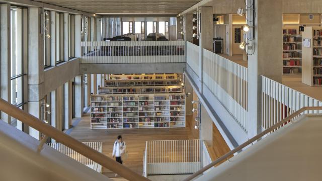 Town House – Kingston University en Londres. Foto: ©Dennis Gilbert