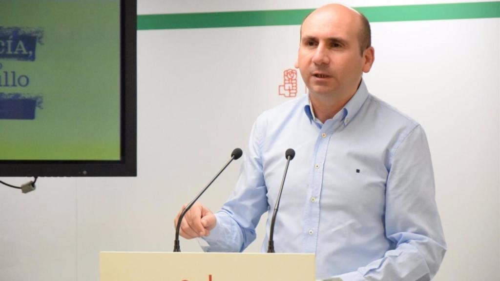 Francisco Conejo, en una rueda de prensa en la sede del PSOE de Málaga.