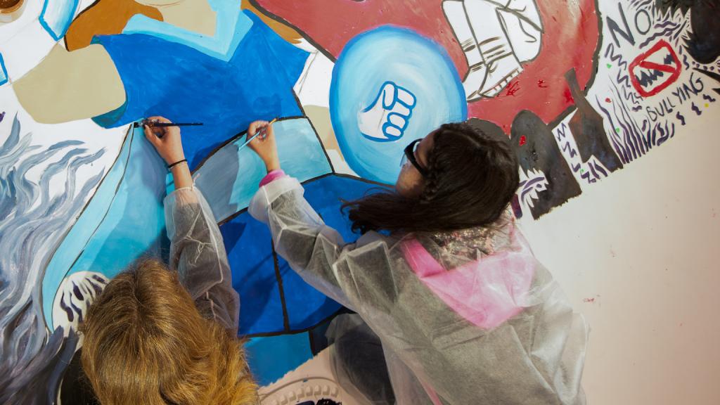 Elaboración del mural 'El Bullying No Pinta Nada'