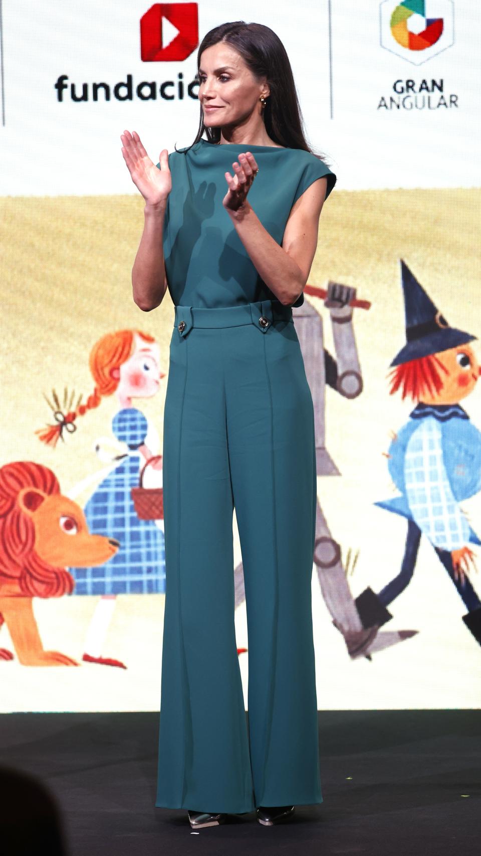 El conjunto verde de dos piezas que ha lucido la Reina este martes.