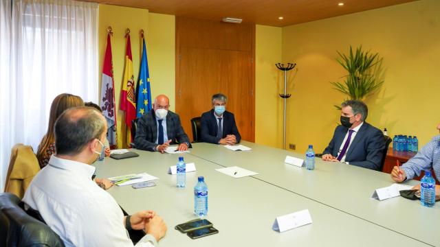 Reunión del consejero de Presidencia con los sindicatos