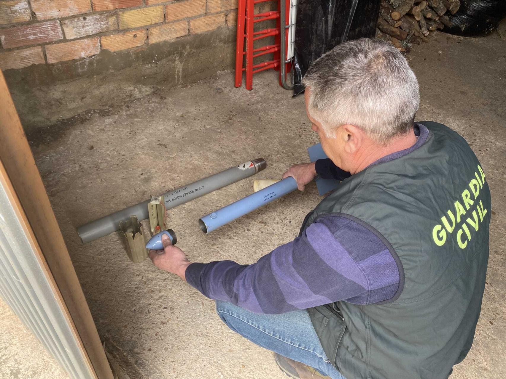 Localizan dos cohetes proyectiles en una granja de Soria