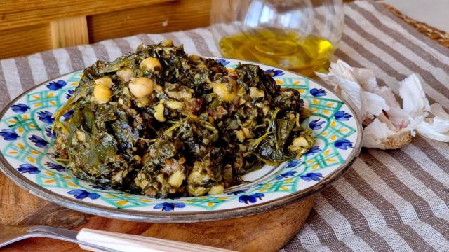 Espinacas con garbanzos estilo andaluz, un plato cremoso lleno de tradición