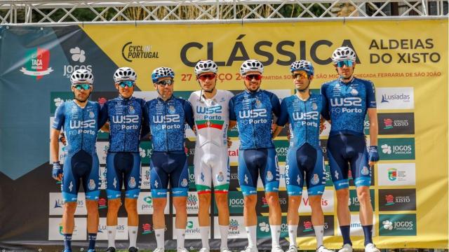 Formación del W52-FC Porto en la Clássica Aldeias do Xisto