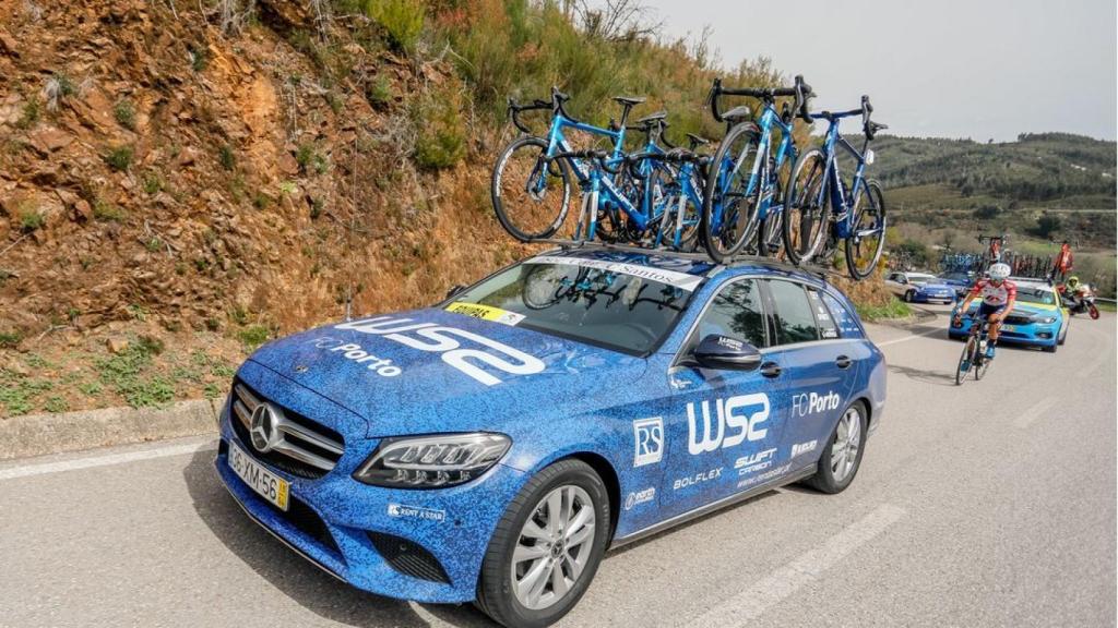 Coche del equipo W52-FC Porto en una carrera