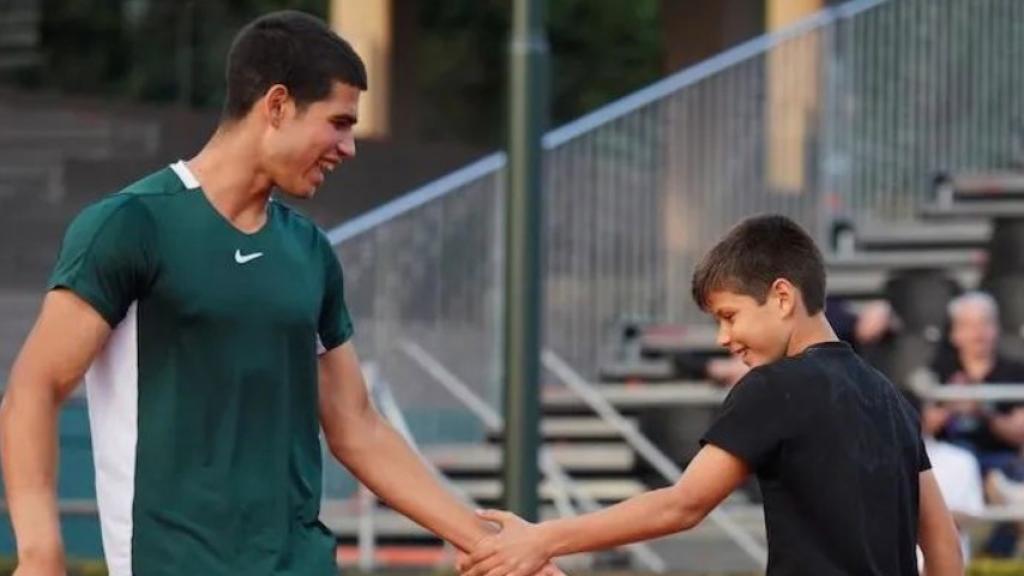 Carlos Alcaraz junto a su hermano Jaime