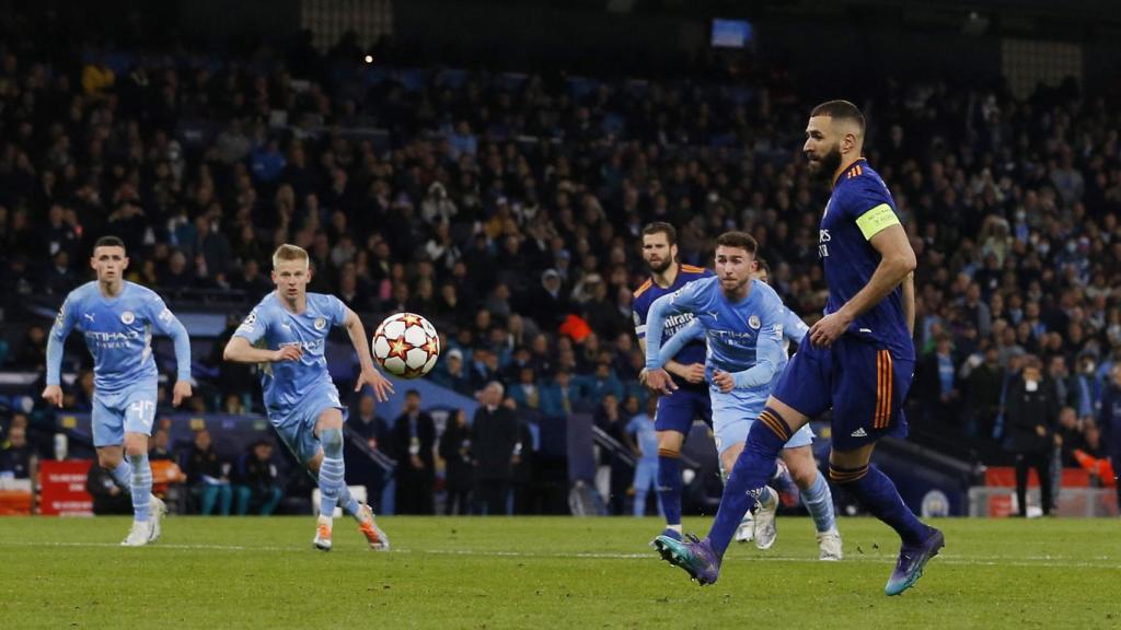 Karim Benzema marca un penalti a lo Panenka