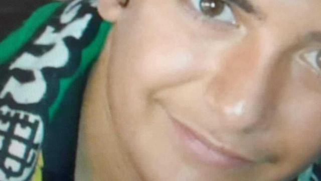 Hijo de Aurora con la bufanda