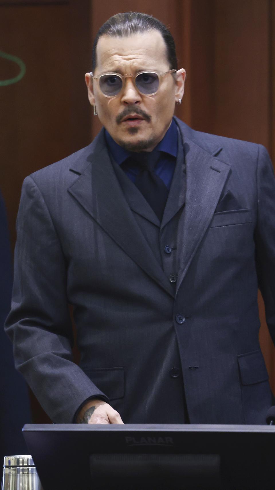 El actor considera que la víctima de violencia doméstica es él y no su exmujer, Amber.