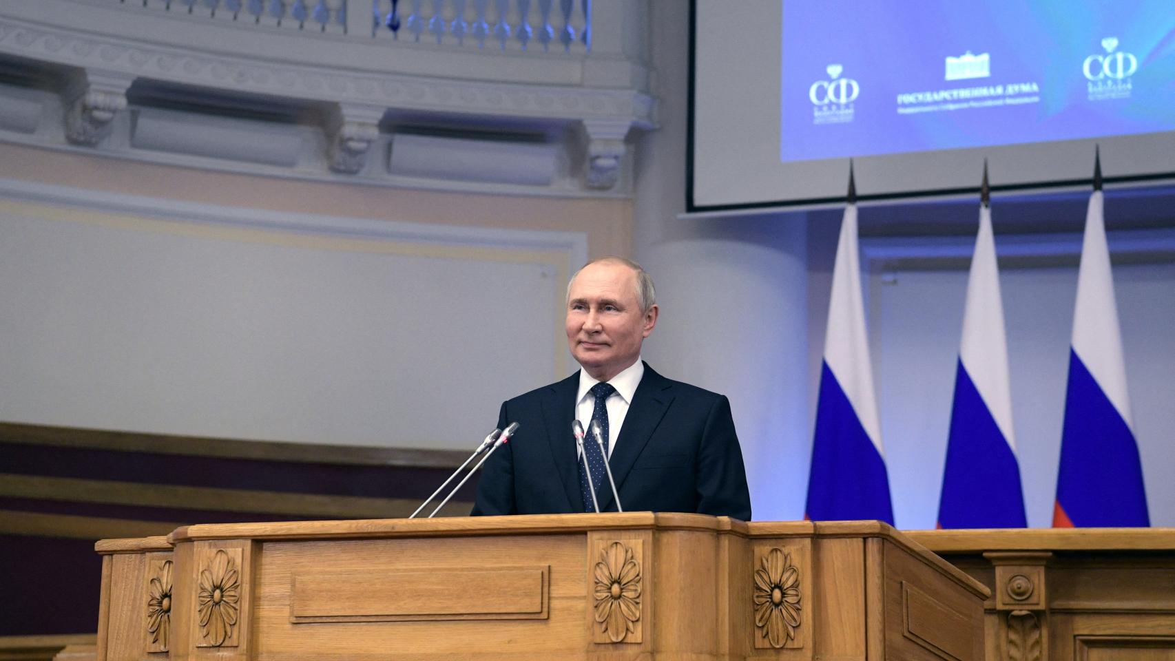 Vladimir Putin este miércoles durante una intervención ante el Consejo de Parlamentarios en San Petersburgo.