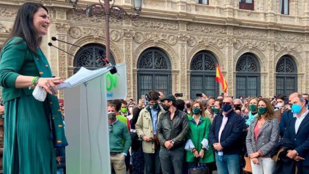 Macarena Olona en un acto en la plaza de San Francisco de Sevilla en una imagen de archivo.