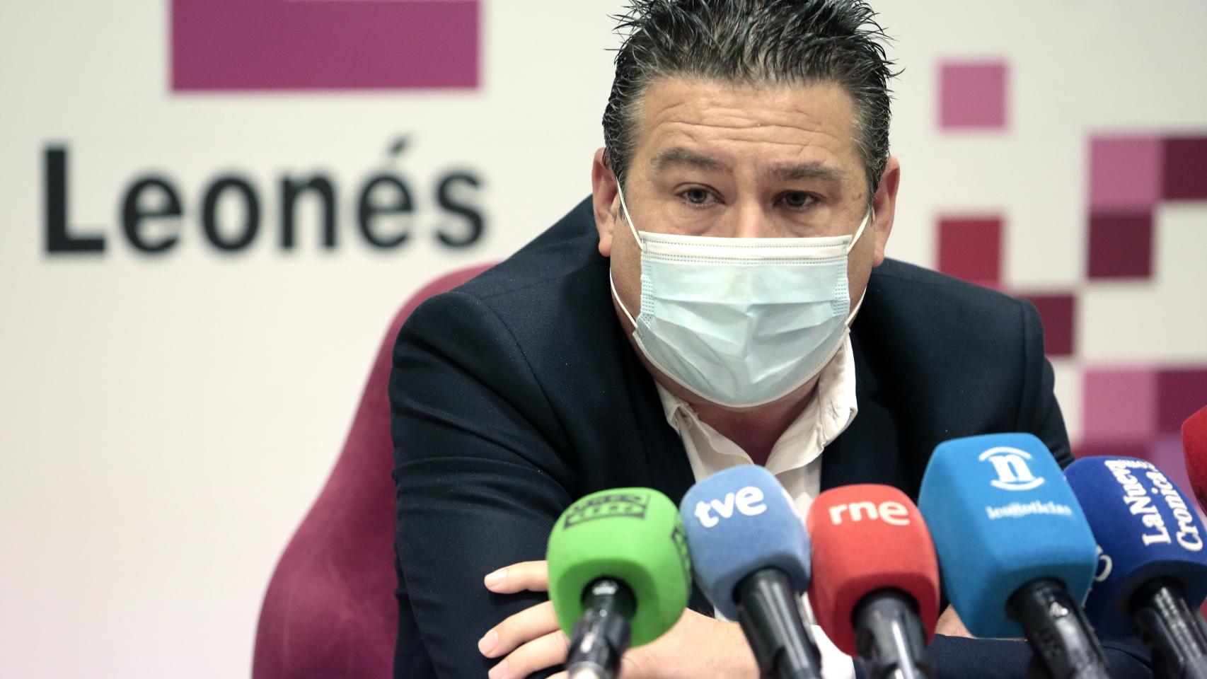 El procurador de UPL, Luis Mariano Santos, durante una rueda de prensa.