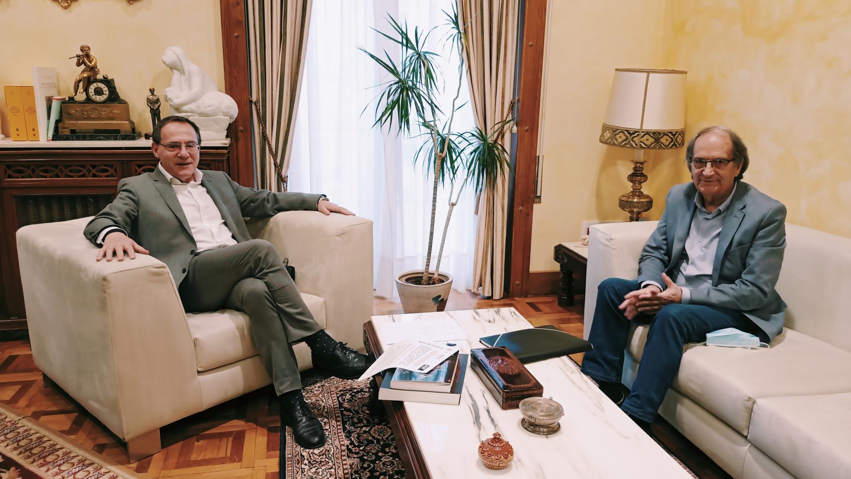 	El regidor de Fariza, Manuel Ramos, ha informado al subdelegado del Gobierno acerca de la situación de su municipio