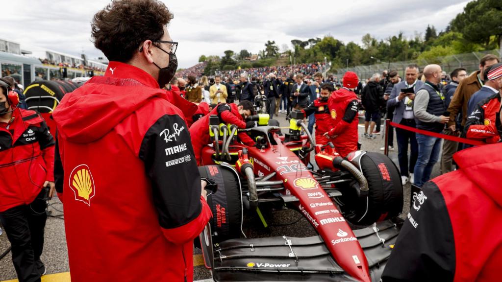 Mattia Binotto en la parrilla del Gran Premio de la Emilia Romana en Imola