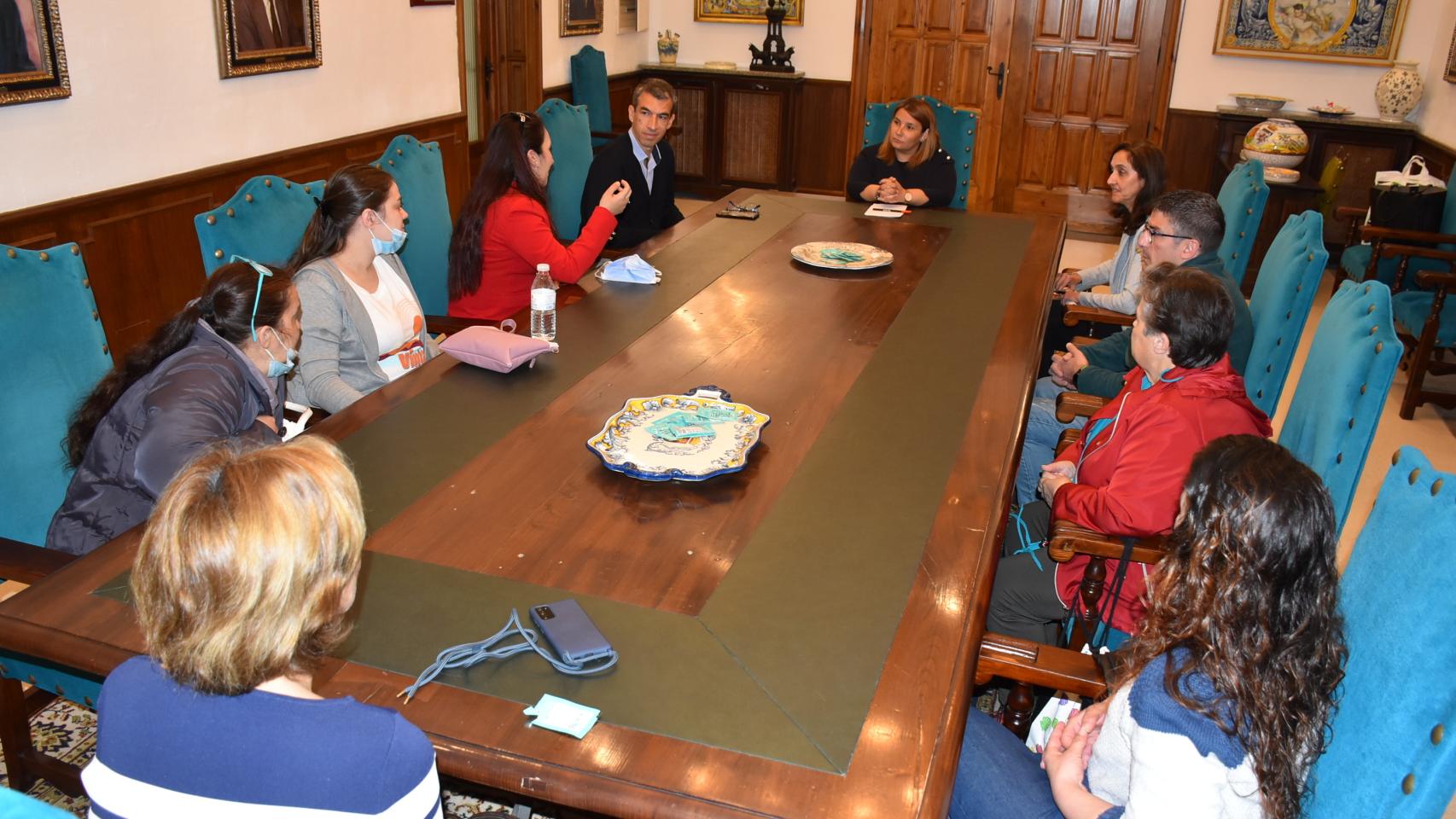 Reunión con los trabajadores de los Planes de Empleo de Talavera. Foto: Ayuntamiento de Talavera.