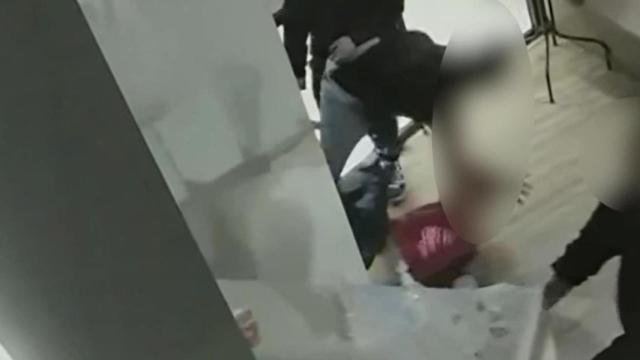 La pelea grupal en Ordes.