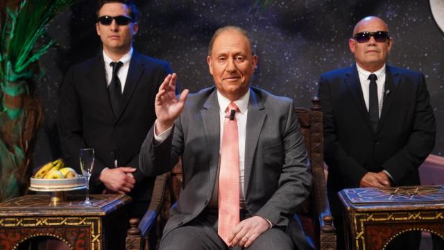 Carlos Latre caracterizado como el rey emérito.