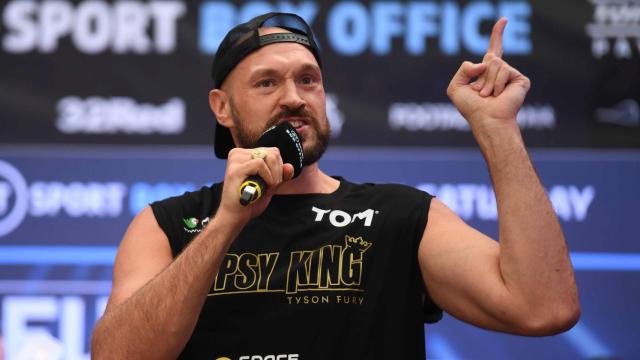 Tyson Fury durante una comparecencia