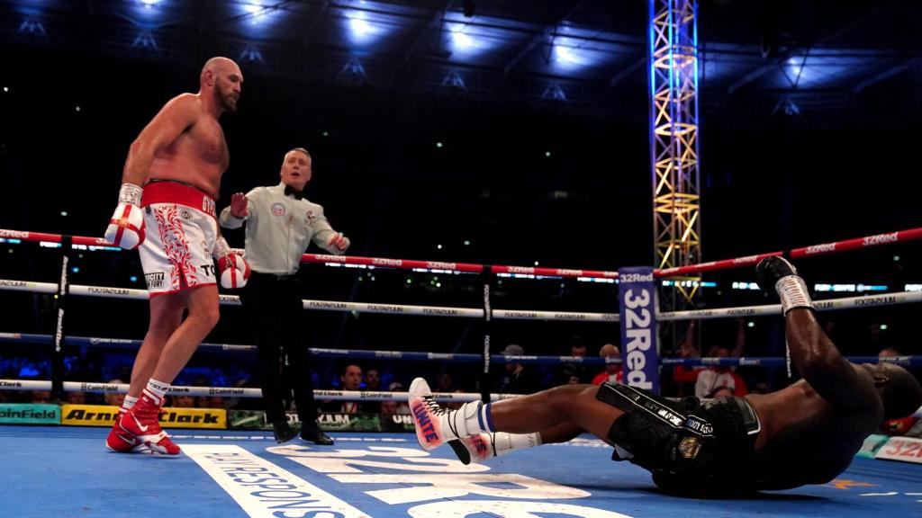 Tyson Fury derriba a Whyte en Wembley