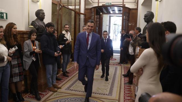 El presidente Pedro Sánchez, este jueves en los pasillos del Congreso de los Diputados.