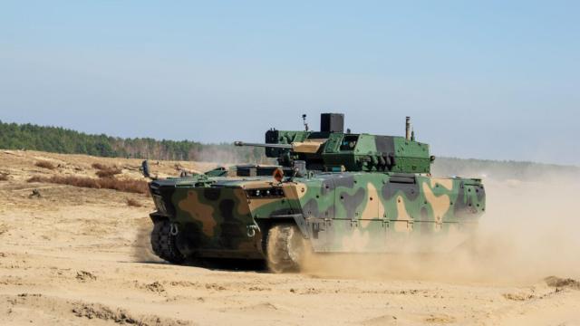 El nuevo tanque anfibio de Polonia, listo para defenderse ante una posible agresión rusa