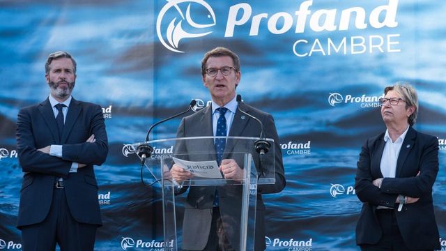 Feijóo esta tarde en la planta de Profand en Cambre.