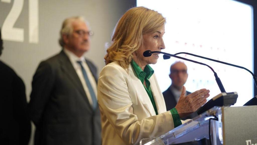 María Dolores Dancausa recibe el premio Forbes a la mejor CEO de 2021.