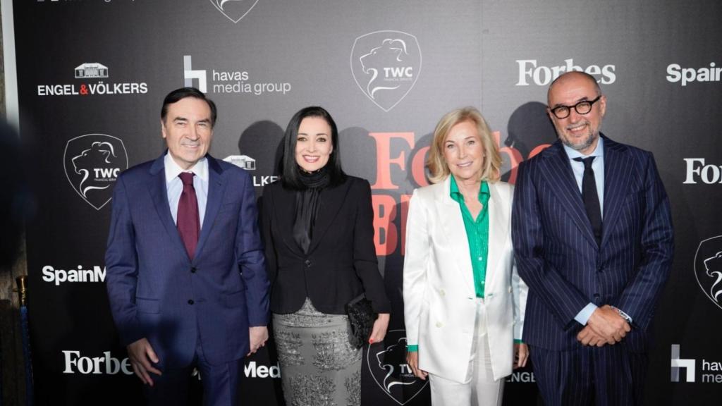 María Dolores Dancausa, consejera delegada de Bankinter, junto a Pedro J. Ramírez, presidente ejecutivo de EL ESPAÑOL; Cruz Sánchez de Lara, vicepresidenta de EL ESPAÑOL, y Andrés Rodríguez, editor de Forbes.