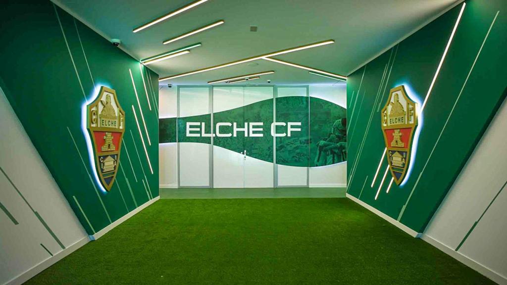 El túnel hacia los vestuarios del Elche C. F.