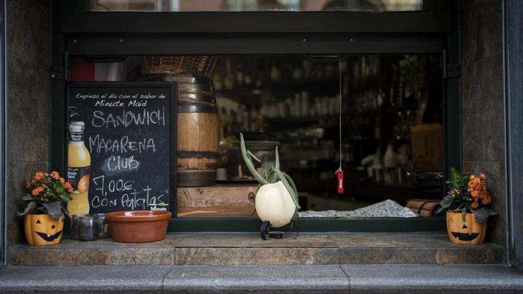 Ventana del restaurante Macarena.