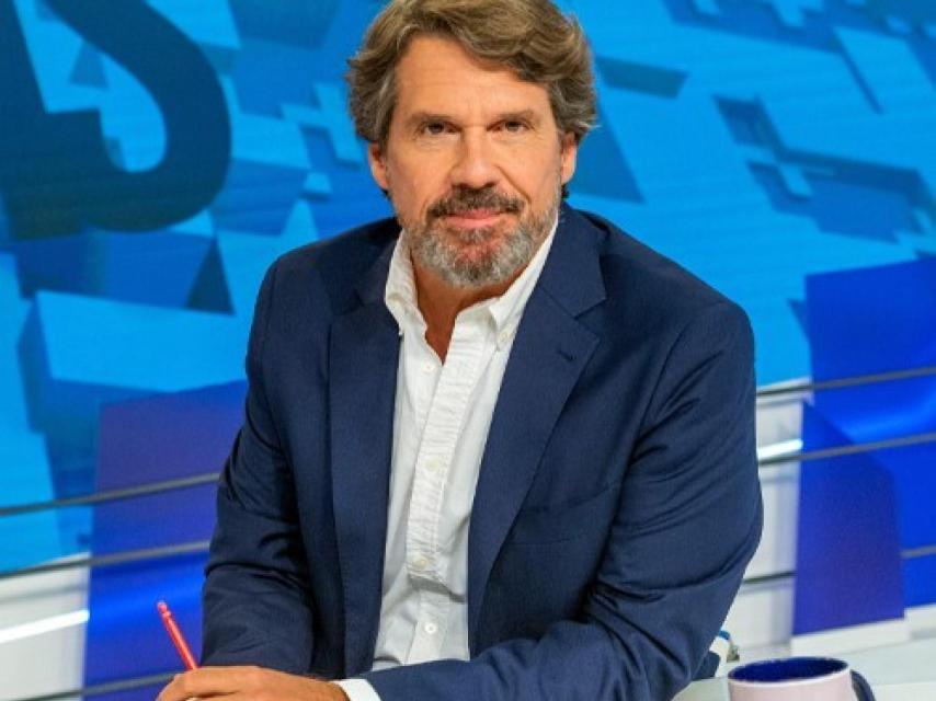 Teodoro León Gross dirige y presenta el programa diario 'Mesa de Análisis' en Canal Sur.